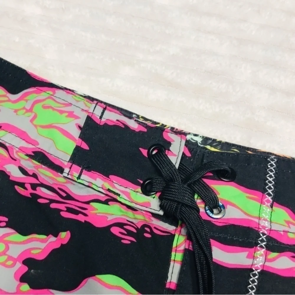 Hurley Black Pink Gray Green Swim Trunks Board Shorts Men’s Size 36